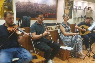 Γλέντι στην Αίθουσα